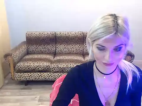 Snapshot of SexyBeatriice chatting on 11/18/25, 07:22 SexyBeatriice online show from 11/18/25, 07:22