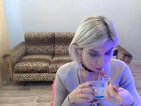 Snapshot of SexyBeatriice chatting on 11/26/25, 07:19 SexyBeatriice online show from 11/26/25, 07:19