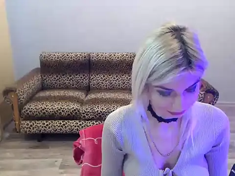 Snapshot of SexyBeatriice chatting on 12/02/25, 07:32 SexyBeatriice online show from 12/02/25, 07:32