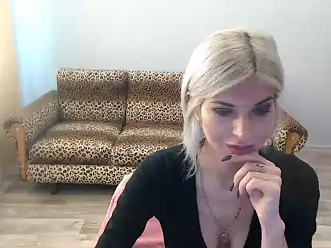 Snapshot of SexyBeatriice chatting on 11/04/25, 07:12 SexyBeatriice online show from 11/04/25, 07:12