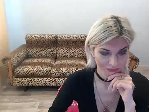 Snapshot of SexyBeatriice chatting on 11/23/25, 07:18 SexyBeatriice online show from 11/23/25, 07:18