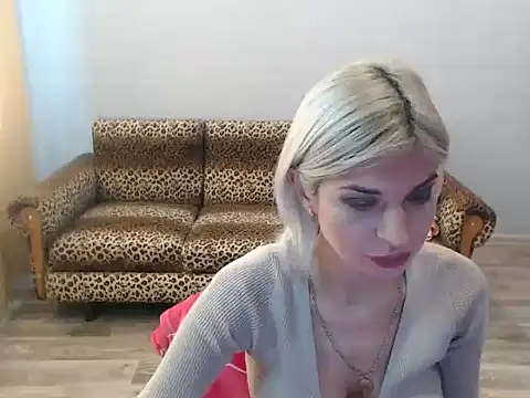 Snapshot of SexyBeatriice chatting on 11/15/25, 07:23 SexyBeatriice online show from 11/15/25, 07:23