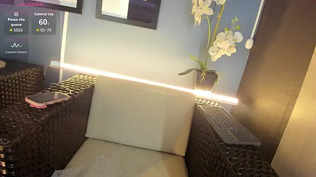 AliDiaz  online show from 11/25/25, 07:47