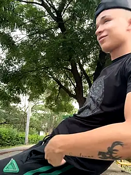 arevalo1124 online show from 11/11/25, 09:42