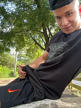 arevalo1124 online show from 11/10/25, 08:47