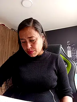 kamila lovee online show from 10/31/25, 04:58