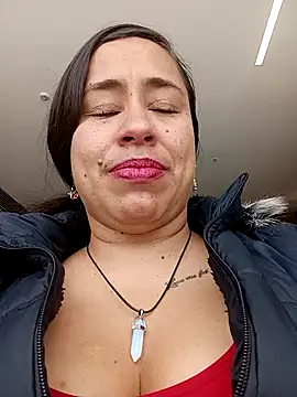 Snapshot of kamila_lovee chatting on 10/02/25, 03:48 kamila lovee online show from 10/02/25, 03:48