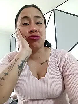 Snapshot of kamila_lovee chatting on 09/17/25, 04:42 kamila lovee online show from 09/17/25, 04:42