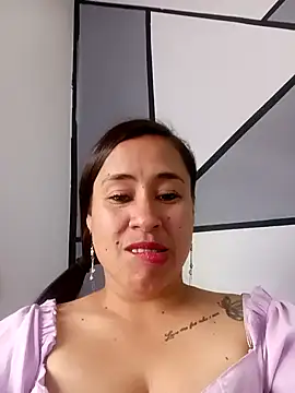 Snapshot of kamila_lovee chatting on 03/07/25, 06:54 kamila lovee online show from 03/07/25, 06:54
