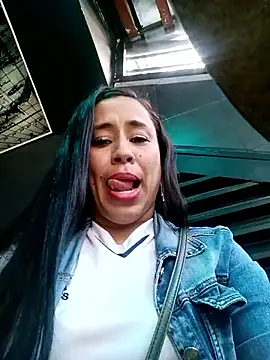 Snapshot of kamila_lovee chatting on 03/20/25, 10:40 kamila lovee online show from 03/20/25, 10:40