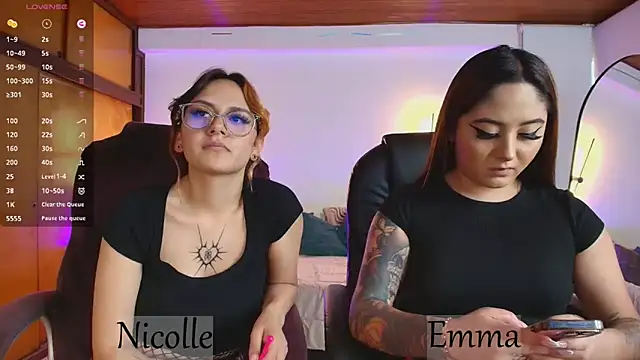 Snapshot of _Emma11 chatting on 03/17/25, 10:40 Emma11 online show from 03/17/25, 10:40