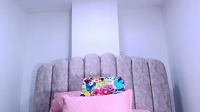 Snapshot of sharlott_miller chatting on 12/04/25, 11:53 sharlott miller online show from 12/04/25, 11:53