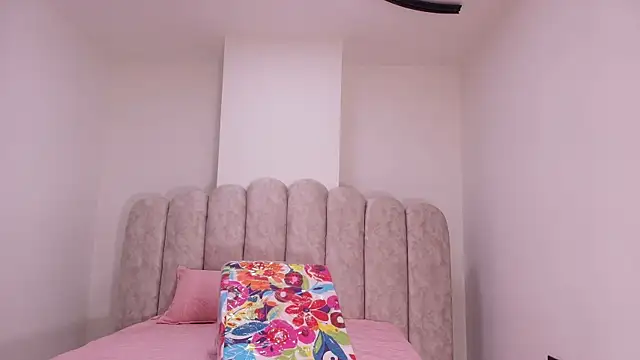 Snapshot of sharlott_miller chatting on 12/03/25, 11:53 sharlott miller online show from 12/03/25, 11:53