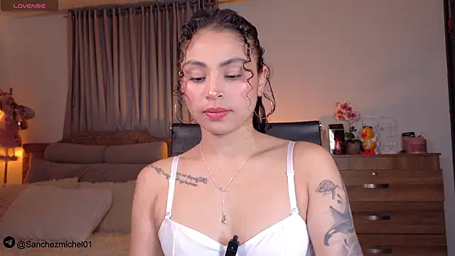 Snapshot of Marivimichel1 chatting on 11/21/25, 05:06 Marivimichel1 online show from 11/21/25, 05:06