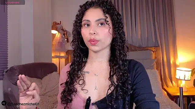 Snapshot of Marivimichel1 chatting on 11/24/25, 11:05 Marivimichel1 online show from 11/24/25, 11:05