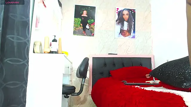 k stormi  online show from 04/23/26, 12:06