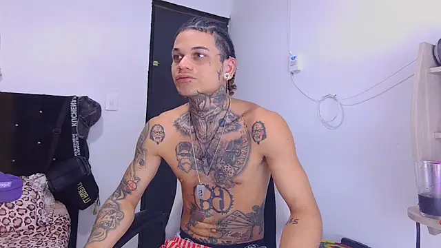 hot man05 online show from 10/28/25, 09:36