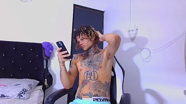 hot man05 online show from 11/12/25, 08:23