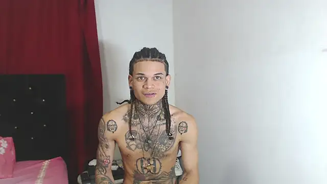 Snapshot of hot_man05 chatting on 03/07/25, 01:53 hot man05 online show from 03/07/25, 01:53