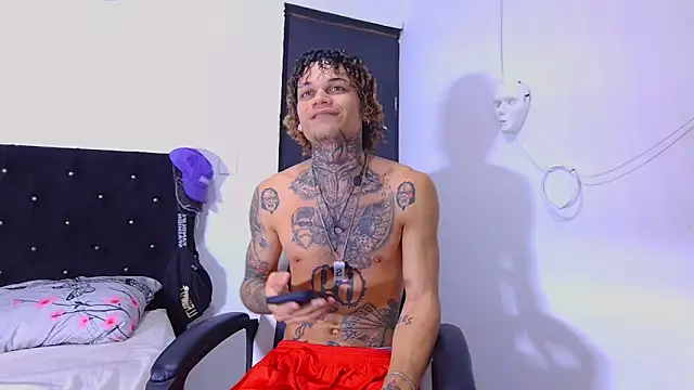 hot man05 online show from 11/10/25, 10:15