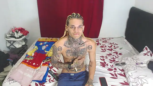 Snapshot of hot_man05 chatting on 02/05/25, 03:23 hot man05 online show from 02/05/25, 03:23
