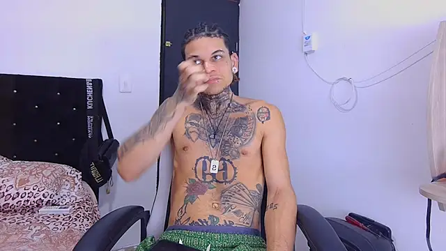 hot man05 online show from 10/30/25, 09:11