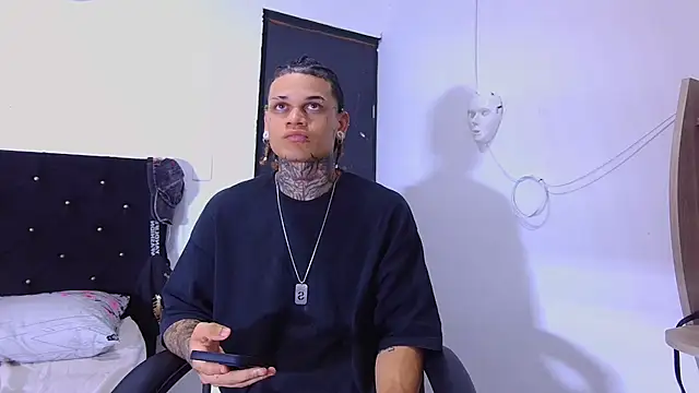 hot man05 online show from 11/14/25, 05:44