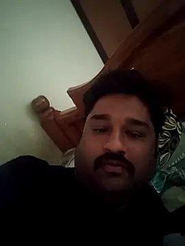 Snapshot of mathavan2006 chatting on 10/13/25, 01:40 mathavan2006 online show from 10/13/25, 01:40