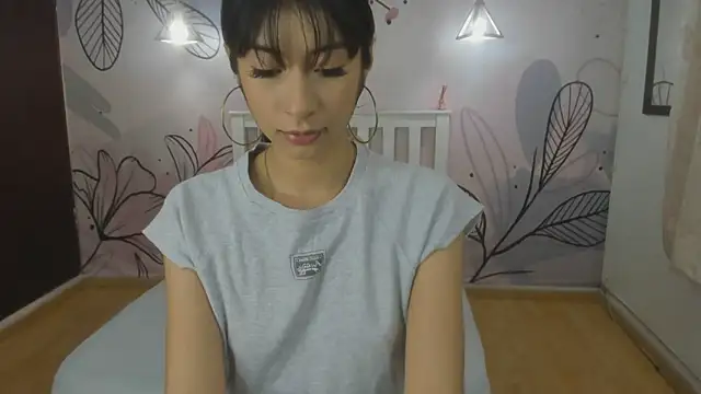 Snapshot of mia_vanucci1 chatting on 03/18/25, 12:28 mia vanucci1 online show from 03/18/25, 12:28