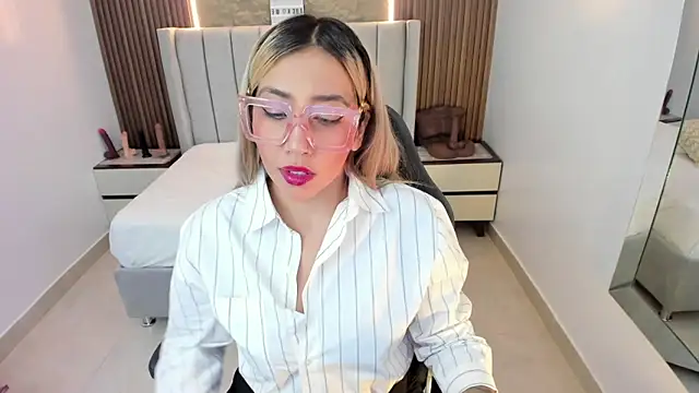 CALANTHELOVE1 online show from 04/07/26, 01:24