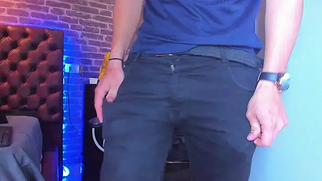 Snapshot of Thomas_May4rs chatting on 02/13/25, 04:00 Thomas May4rs online show from 02/13/25, 04:00