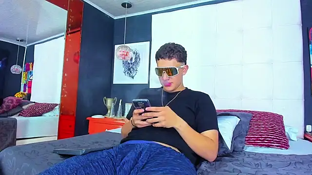 Snapshot of Thomas_May4rs chatting on 03/13/25, 07:42 Thomas May4rs online show from 03/13/25, 07:42