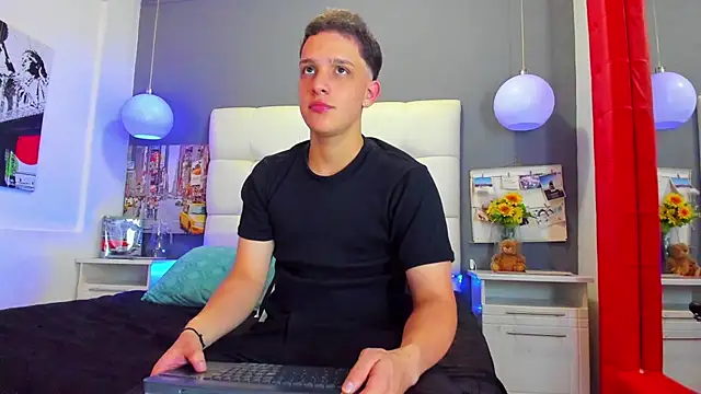 Snapshot of Thomas_May4rs chatting on 03/11/25, 03:58 Thomas May4rs online show from 03/11/25, 03:58