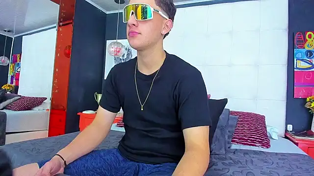 Snapshot of Thomas_May4rs chatting on 03/13/25, 04:38 Thomas May4rs online show from 03/13/25, 04:38