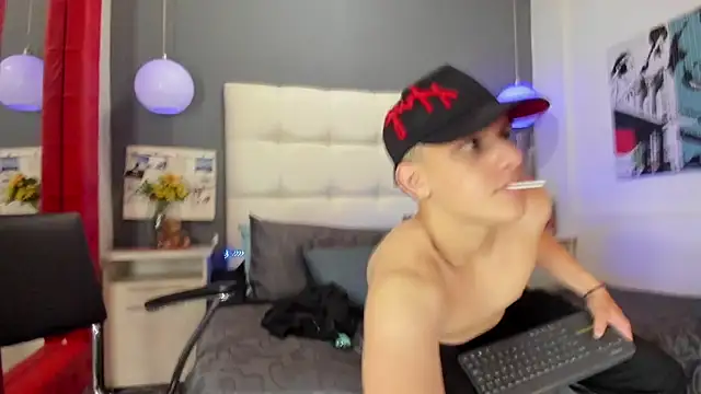 Snapshot of Thomas_May4rs chatting on 02/27/25, 04:02 Thomas May4rs online show from 02/27/25, 04:02