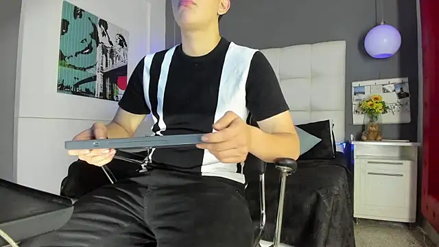 Snapshot of Thomas_May4rs chatting on 03/08/25, 04:01 Thomas May4rs online show from 03/08/25, 04:01