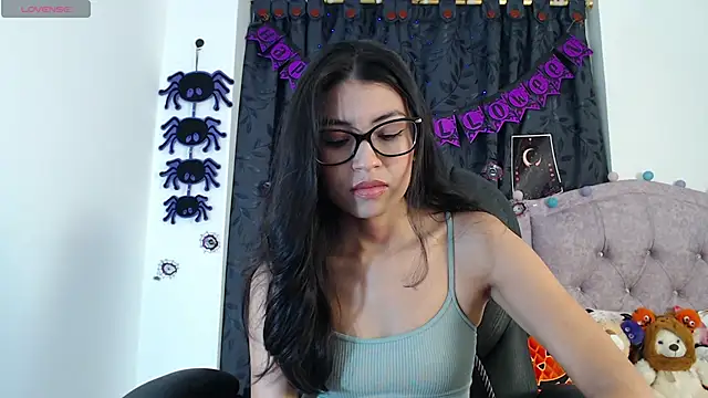 ellajonz online show from 10/11/25, 10:44