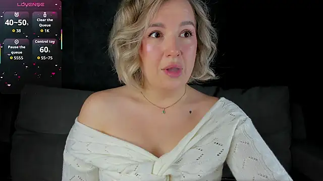 Snapshot of Nikki_Kai chatting on 10/23/25, 12:53 Nikki Kai online show from 10/23/25, 12:53