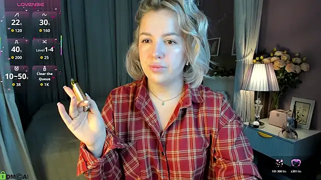 Snapshot of Nikki_Kai chatting on 10/30/25, 01:04 Nikki Kai online show from 10/30/25, 01:04