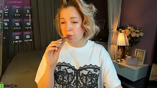 Snapshot of Nikki_Kai chatting on 10/22/25, 12:54 Nikki Kai online show from 10/22/25, 12:54