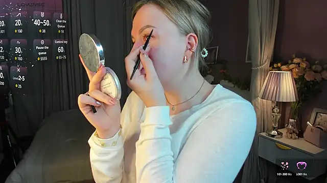 Snapshot of Nikki_Kai chatting on 11/17/25, 12:25 Nikki Kai online show from 11/17/25, 12:25