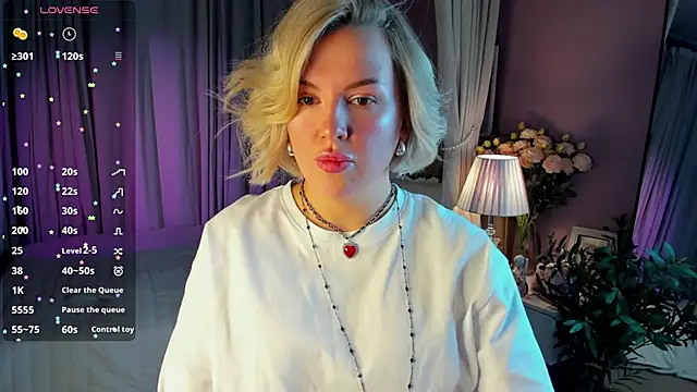 Snapshot of Nikki_Kai chatting on 12/15/25, 01:00 Nikki Kai online show from 12/15/25, 01:00