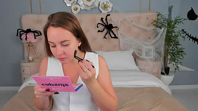 JaniceCollins online show from 10/28/25, 02:45