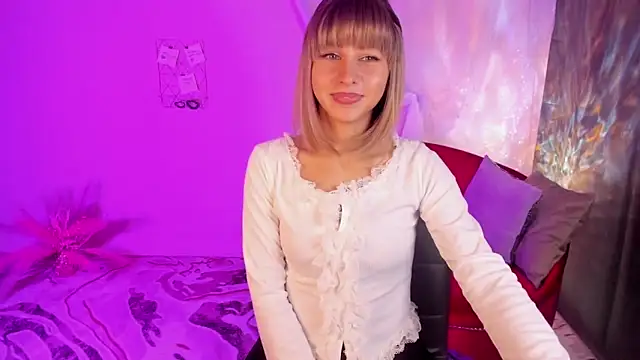 CharmBianca online show from 11/29/25, 12:16