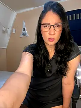 Snapshot of ValeriaVixen chatting on 10/21/25, 08:08 ValeriaVixen online show from 10/21/25, 08:08