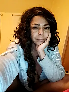 Snapshot of Lunasquirt1985 chatting on 09/30/25, 12:38 Lunasquirt1985 online show from 09/30/25, 12:38