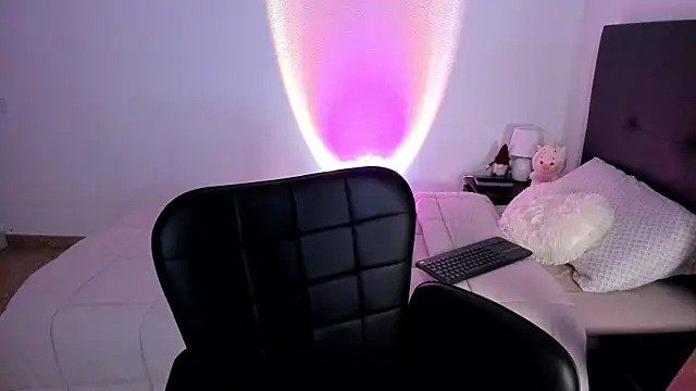 soymmia1 online show from 11/17/25, 08:02