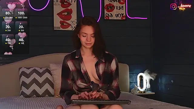 Eseensia online show from 10/20/25, 02:24