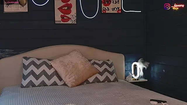 Eseensia online show from 10/25/25, 02:33