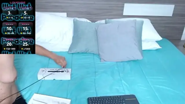 Liiamthompson online show from 03/25/26, 09:41